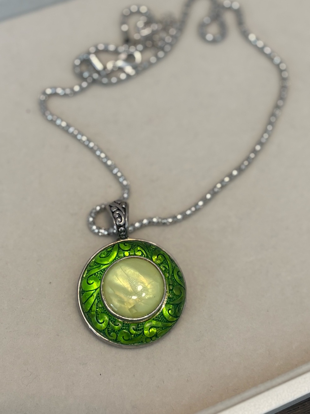 Green Glass Circle Pendant Necklace - Unbranded
